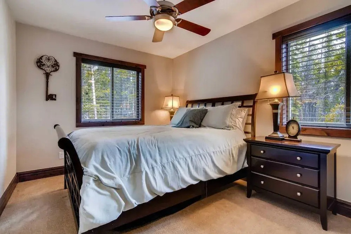 Room 4 of 17