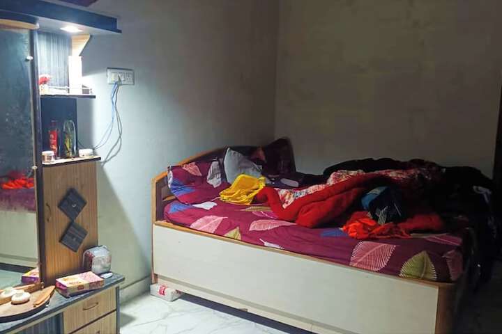 Room 7 of 12