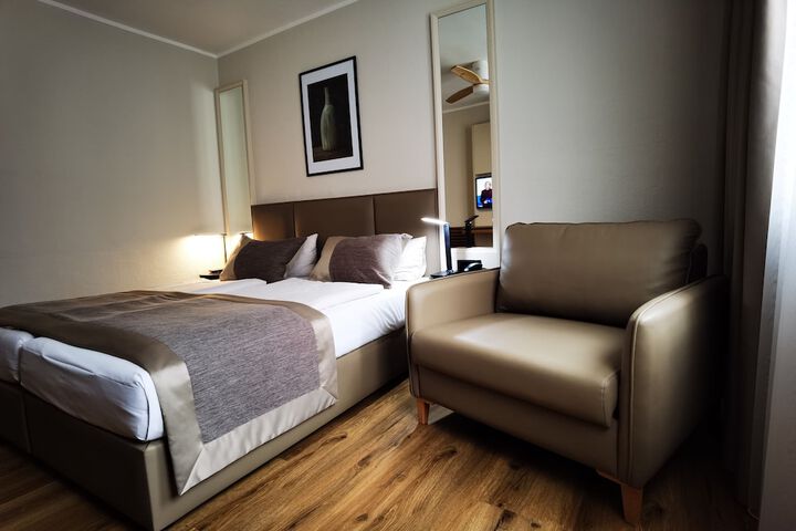 Room 33 of 69