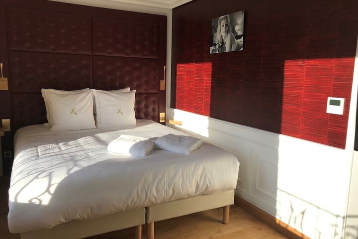 Room 6 of 71