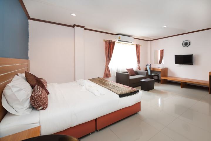 Room 6 of 25