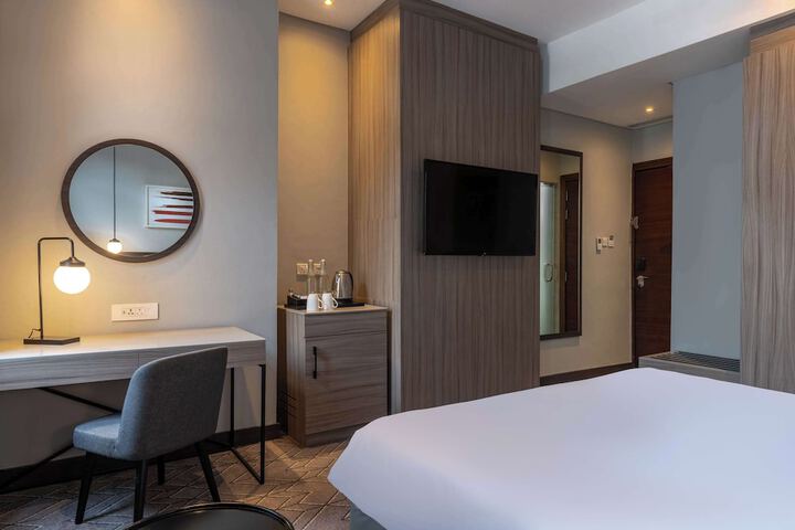 Room 42 of 193