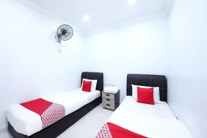Room 4 of 13