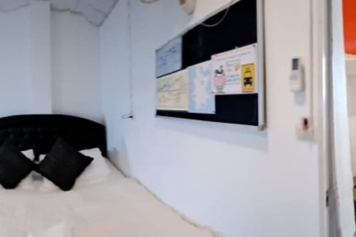 Room 28 of 38
