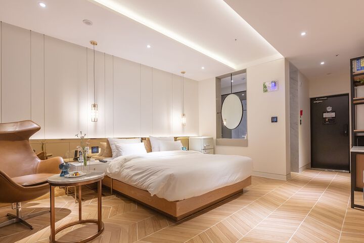 Room 10 of 110