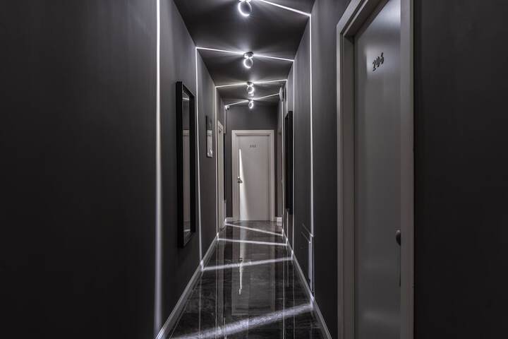 Ballroom/Hall 72 of 82