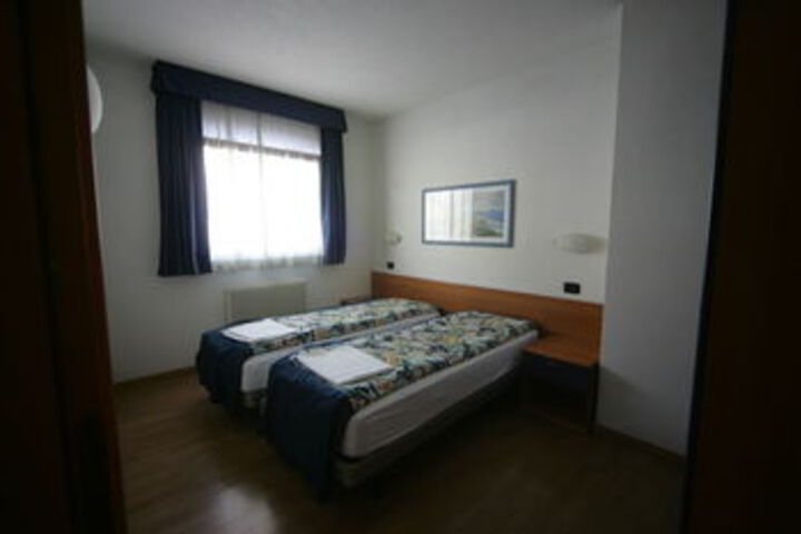 Room 11 of 20