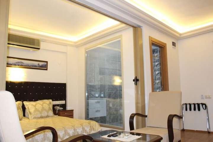 Room 14 of 37