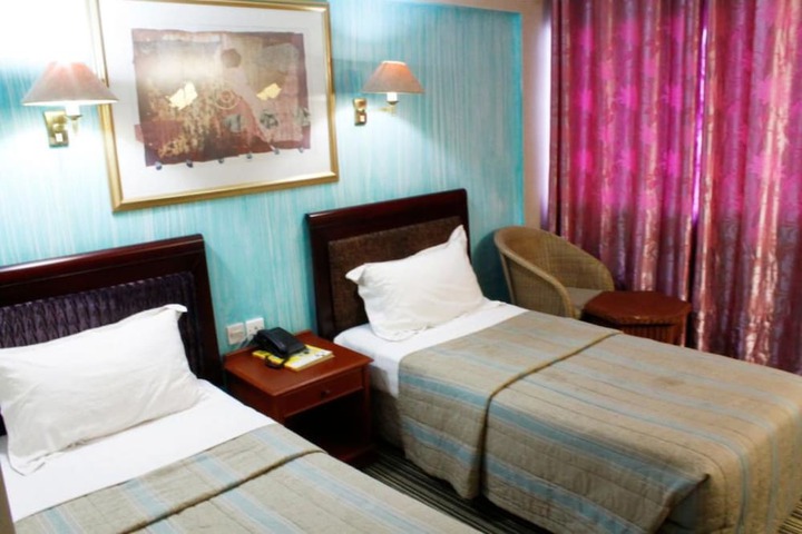 Room 7 of 28