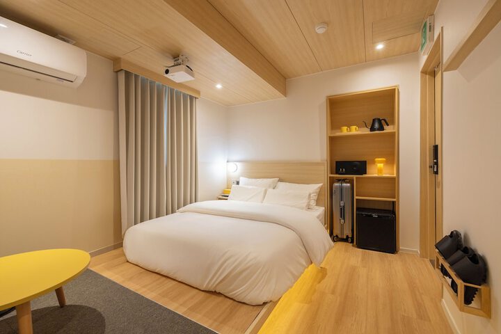 Room 6 of 152
