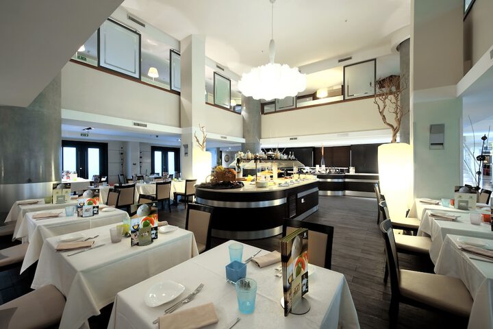Dining 64 of 98