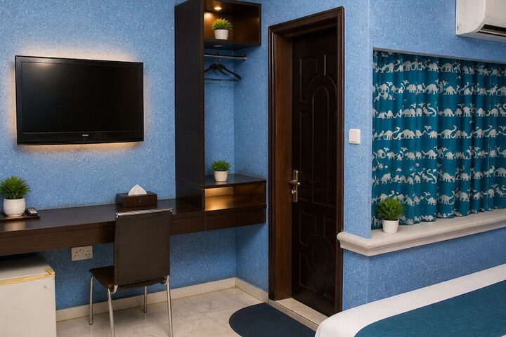 Room 14 of 33