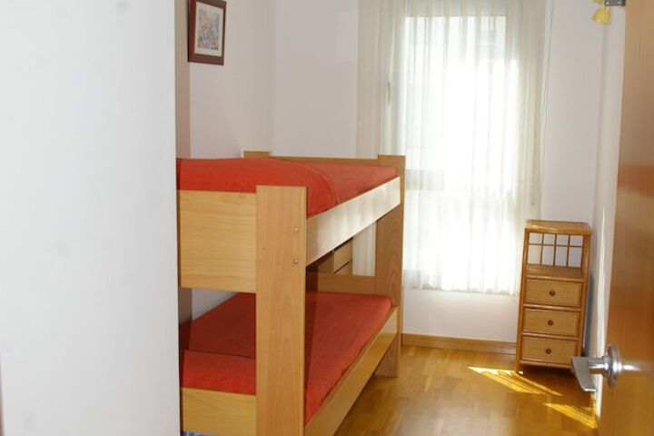 Room 10 of 32