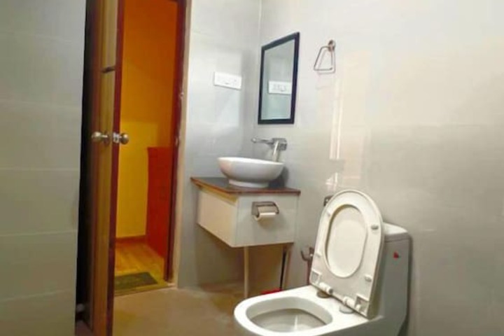 Room 14 of 25