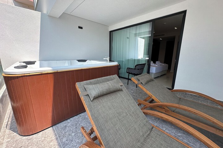 Room 43 of 142