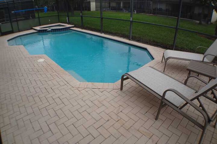 Pool 85 of 87
