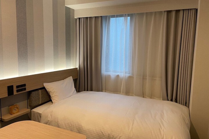 Room 8 of 15
