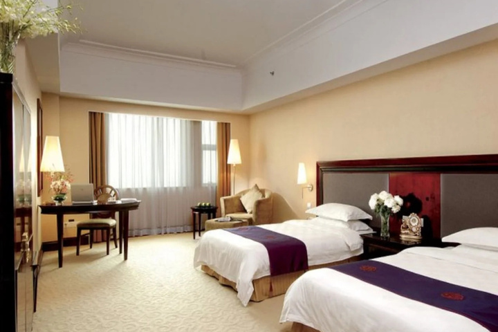 Room 4 of 12