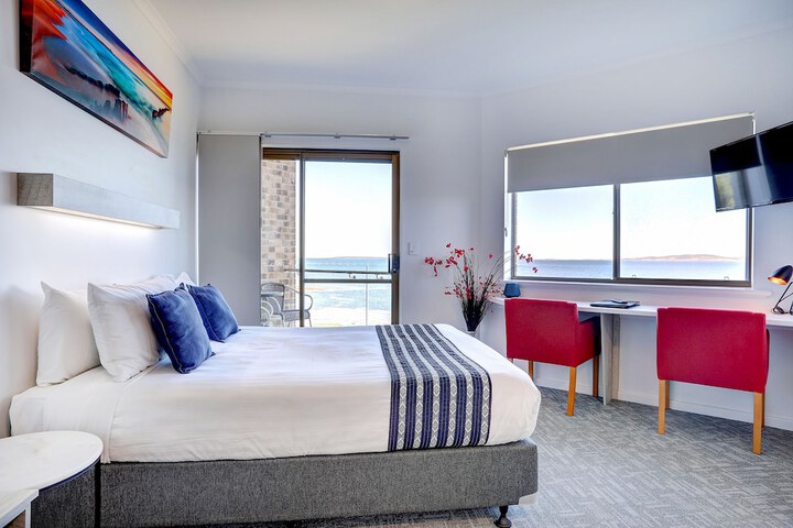 Room 5 of 80