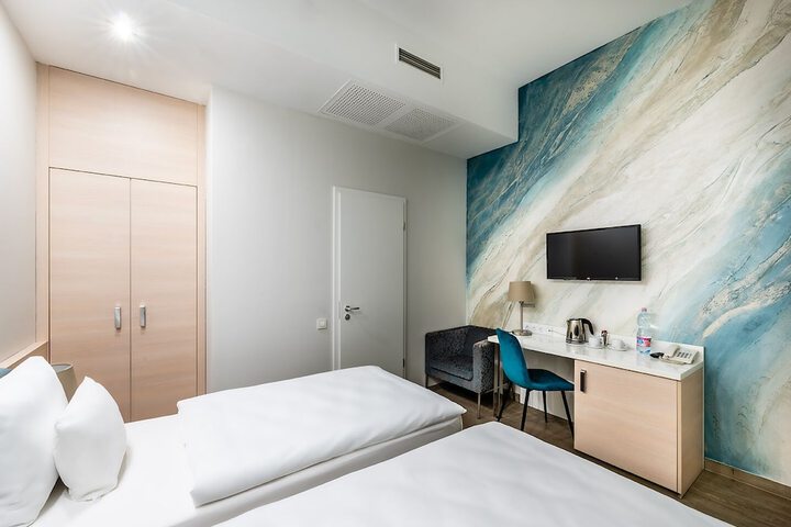 Room 30 of 80