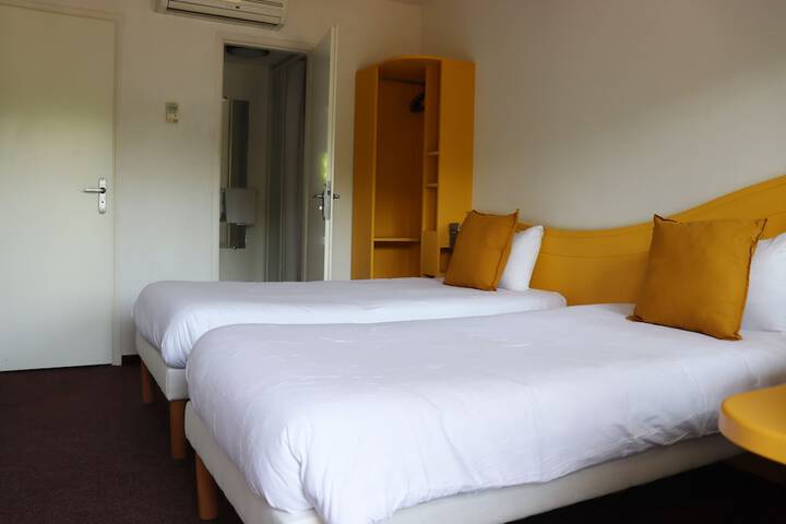 Room 10 of 45