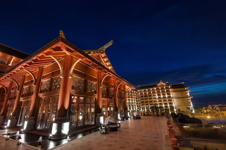 Hotel Lobby
