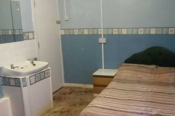 Room 13 of 34