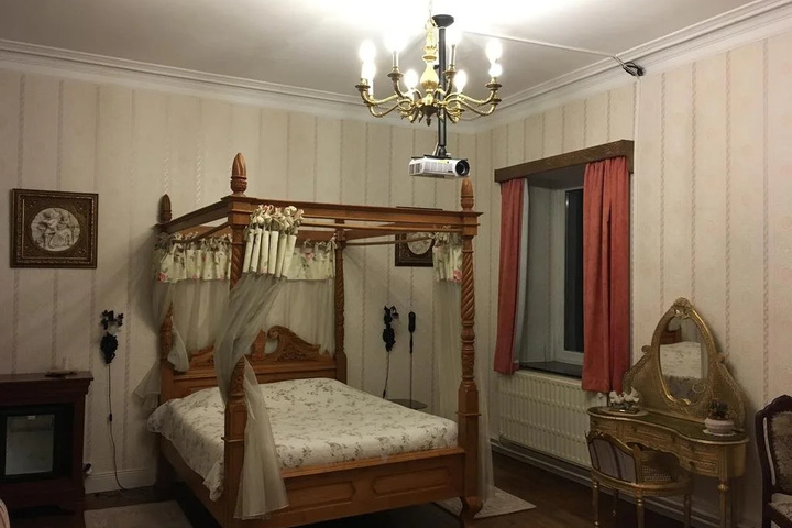 Room 3 of 25