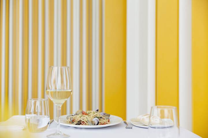 Dining 39 of 61