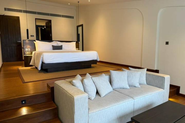 Room 2 of 63