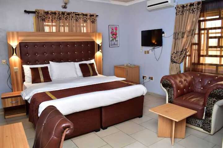Room 12 of 46