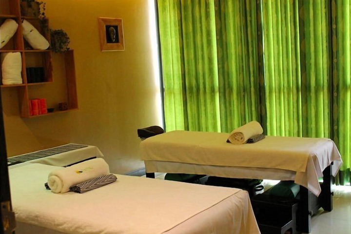 Spa 6 of 12