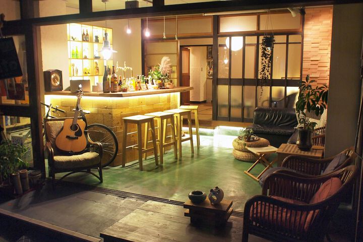 Lounge 31 of 34
