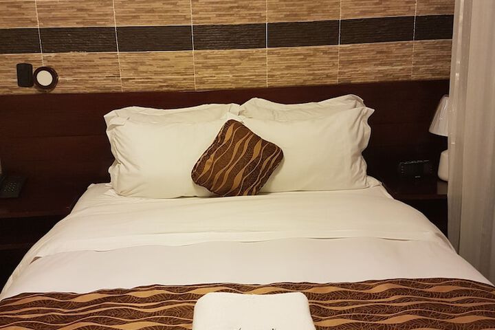 Room 4 of 68