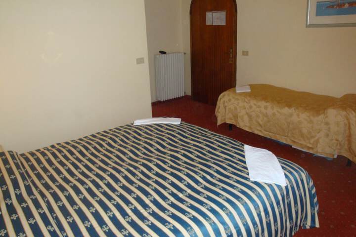 Room 8 of 50