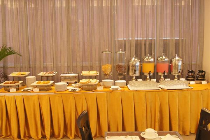 Dining 47 of 64
