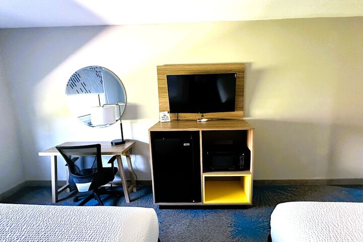 1 King Bed (1 of 19)