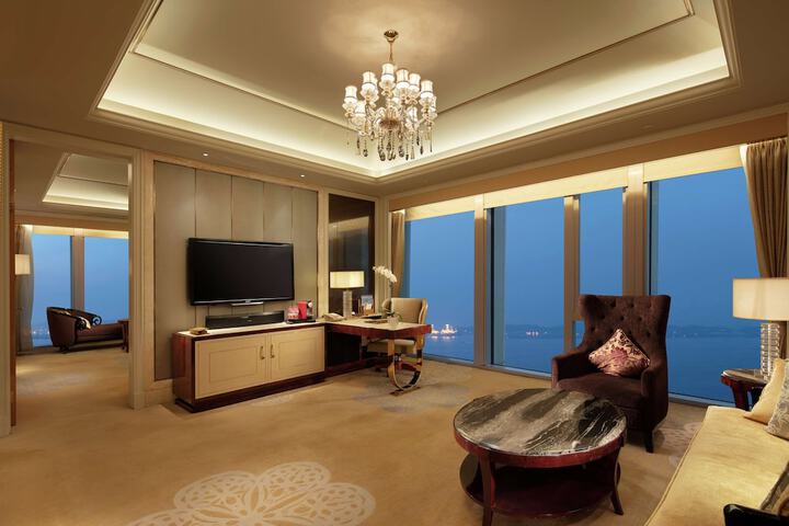 Room 16 of 68