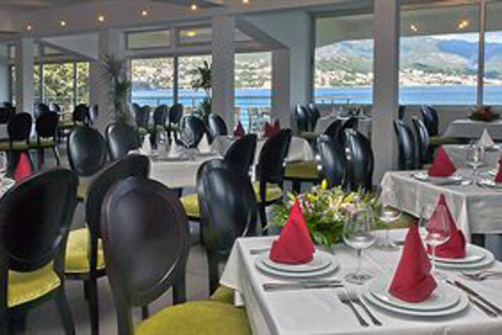 Dining 8 of 18