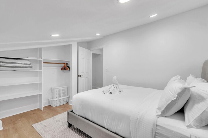 Room 25 of 191