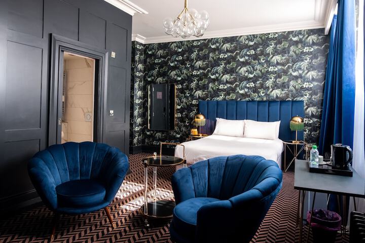 Room 44 of 106