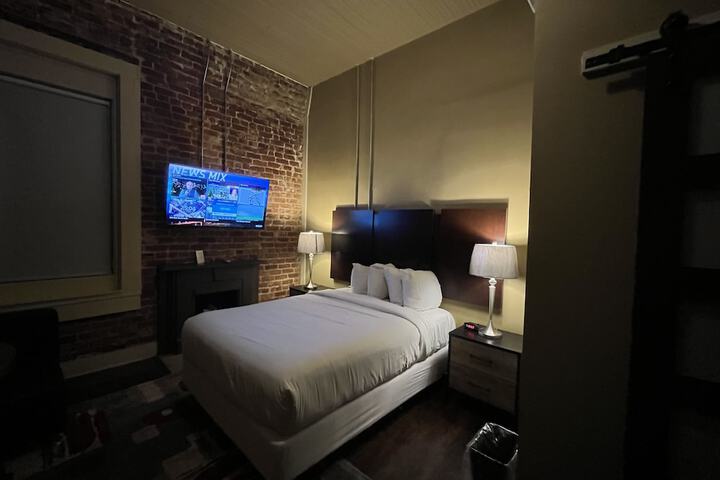 Room 6 of 20