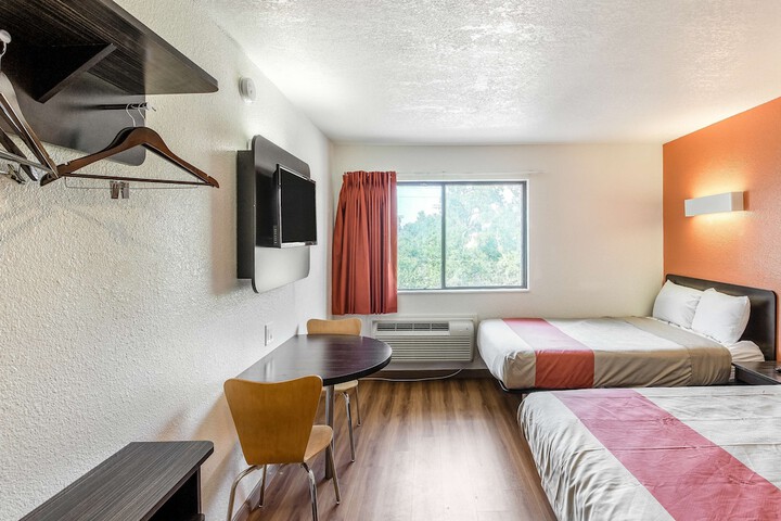 2 Double Beds (1 of 7)