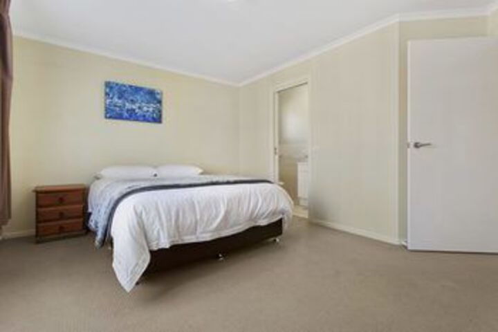 Room 7 of 9