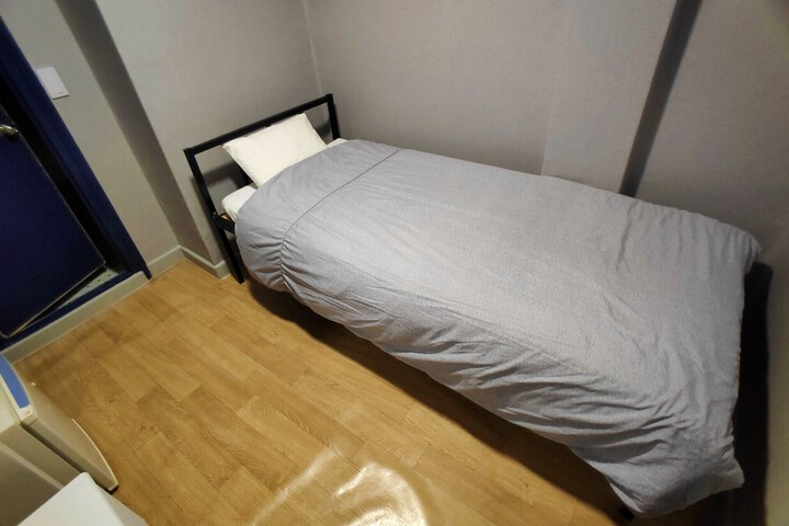Room 21 of 62