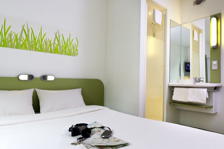 Room 14 of 30