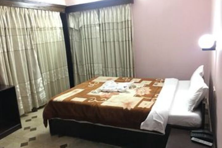 Room 2 of 38