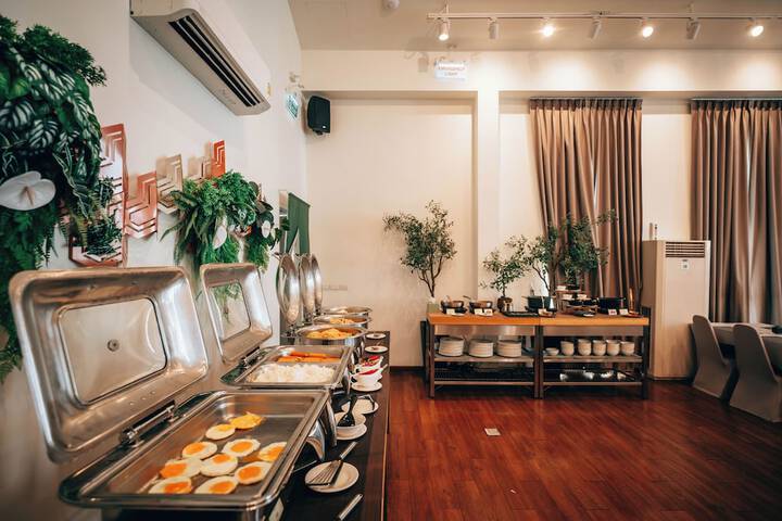 Dining 73 of 96