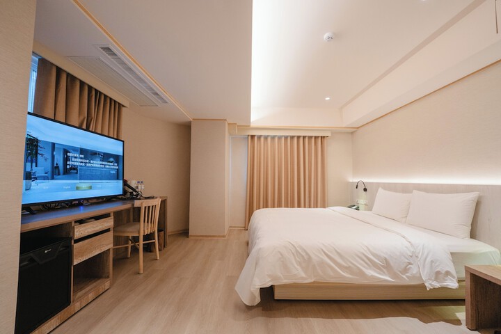 Room 13 of 37