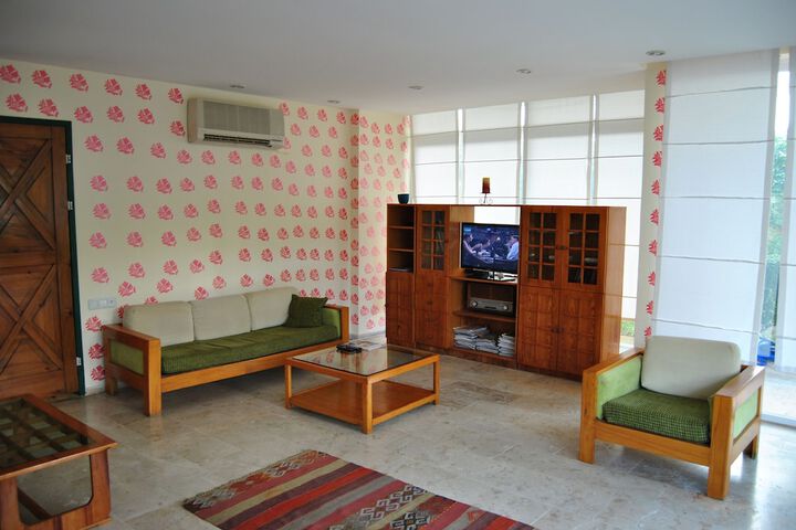 Guest Lobby